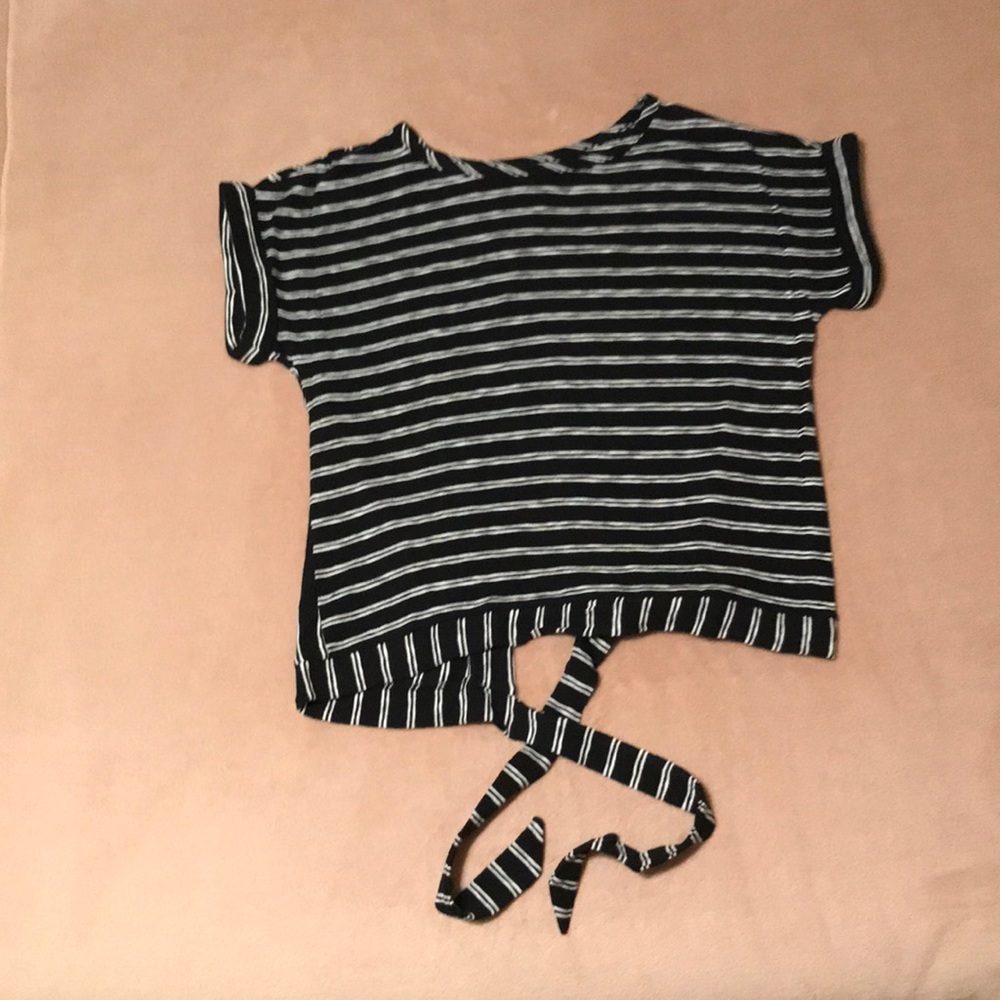 NWOT A New Day short sleeved open criss cross back tie closed sweater. Size XS.